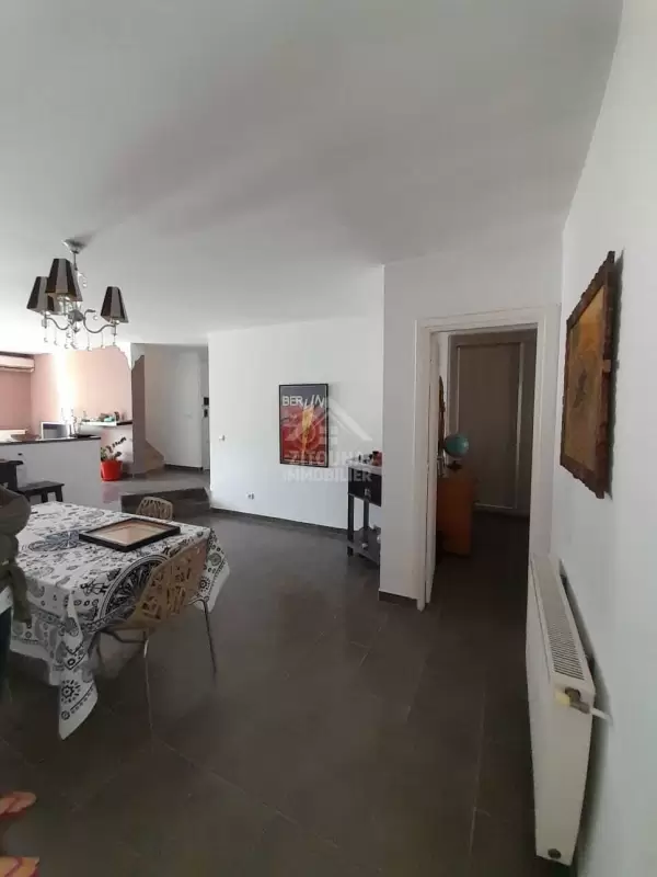 A louer un étage de villa à la Marsa Corniche