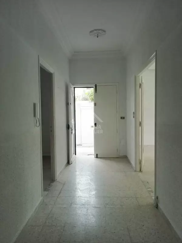 à louer un RDC de villa à gammarth village