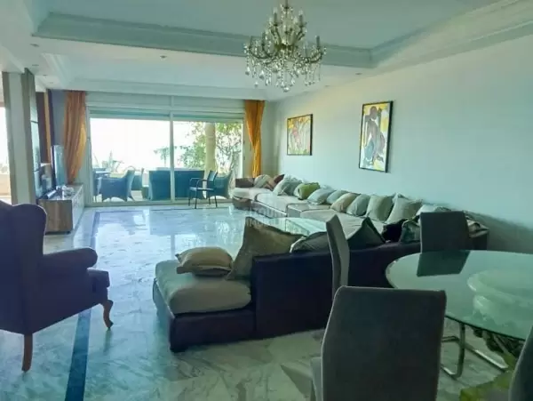 A louer une belle villa pied dans l'eau à marsa