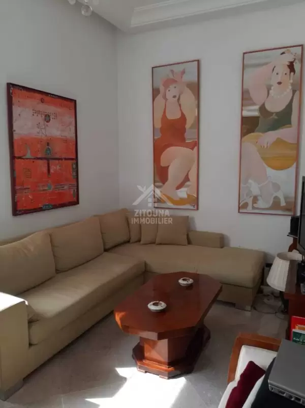 A louer un appartement non meublé à cite les pins La Marsa