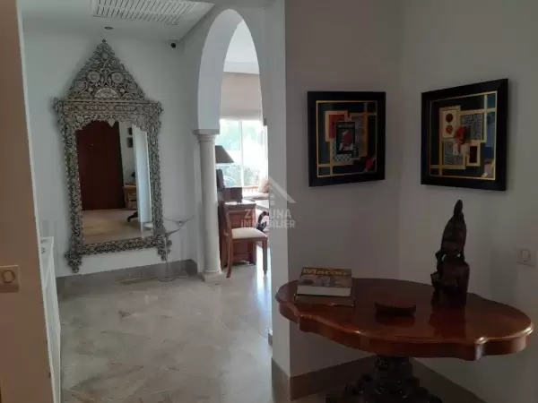 A louer un appartement non meublé à cite les pins La Marsa