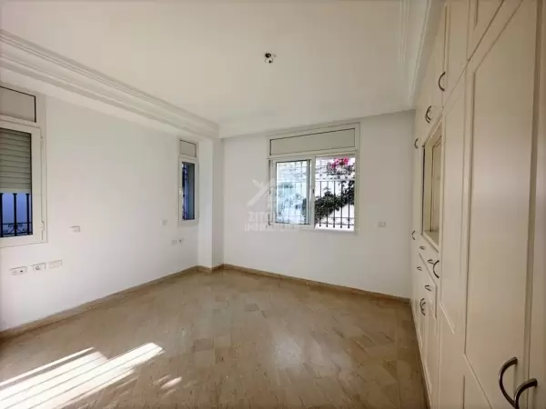 A louer un RDC de villa neuf indépendant à Gammarth