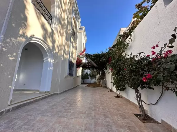 A louer un RDC de villa neuf indépendant à Gammarth