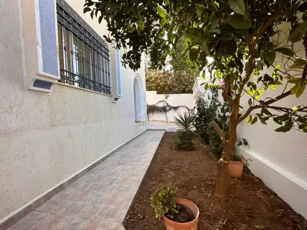 A louer un RDC de villa neuf indépendant à Gammarth