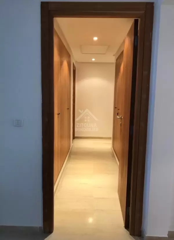 A louer un appartement s+3 non meublé à La Marsa Plage