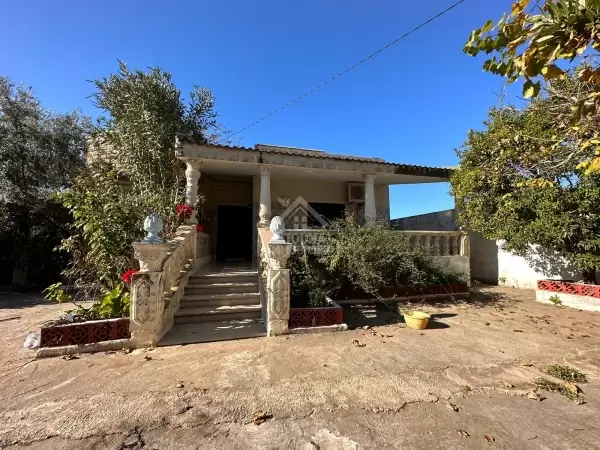A VENDRE une Maison de campagne s+4 à Tabarka