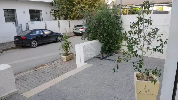 A louer trois locaux commerciaux à Kheireddine Pacha