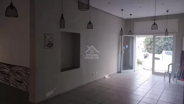 A louer trois locaux commerciaux à Kheireddine Pacha