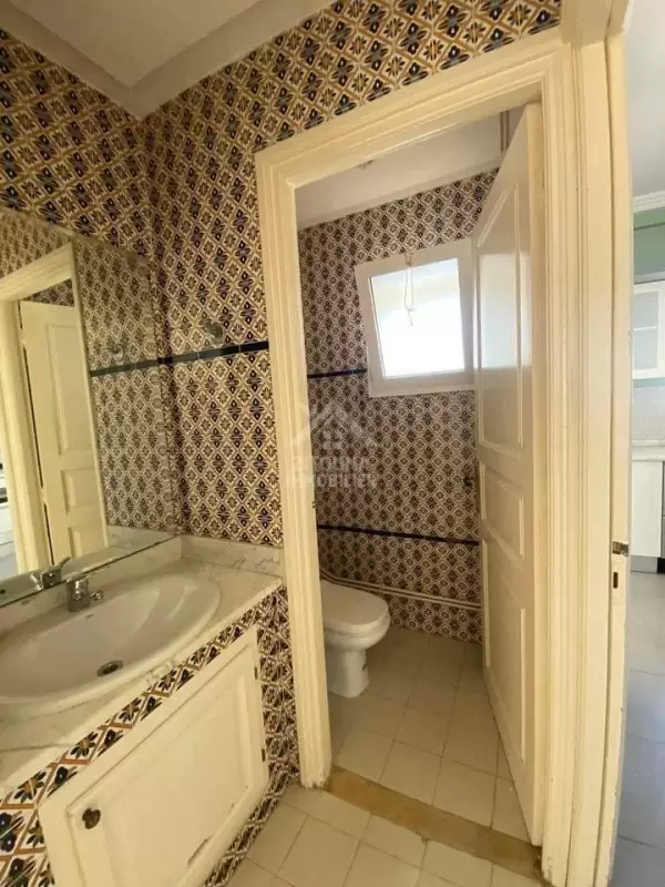 A vendre un appartement s+4 à Enassr 2