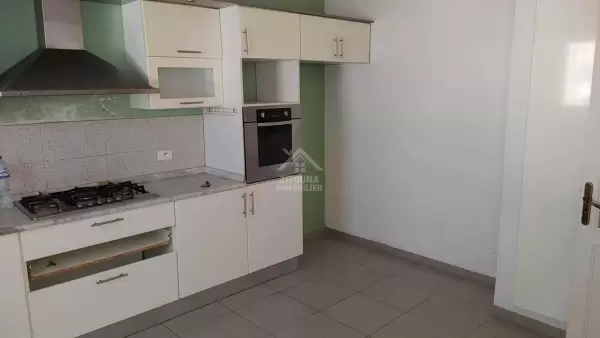 A vendre un appartement s+4 à Enassr 2
