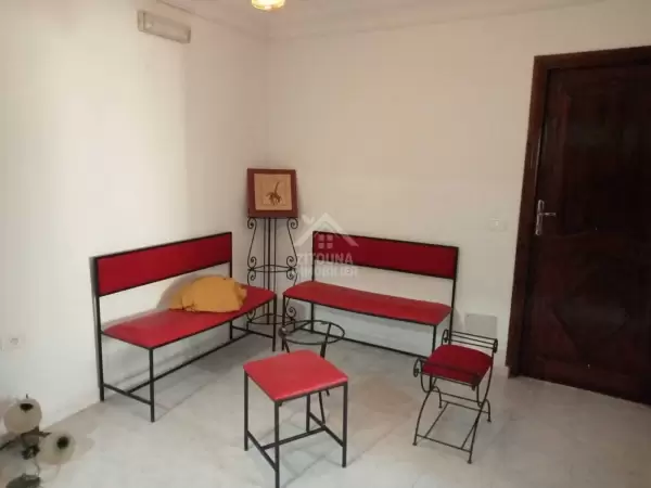 à louer un étage de villa s+4 à soukra