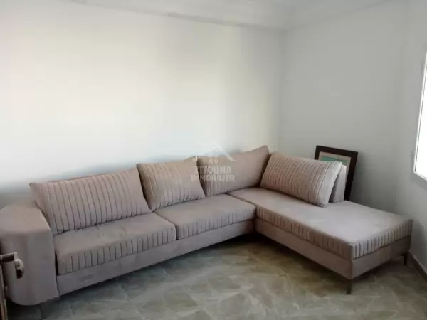 à louer un étage de villa s+4 à soukra
