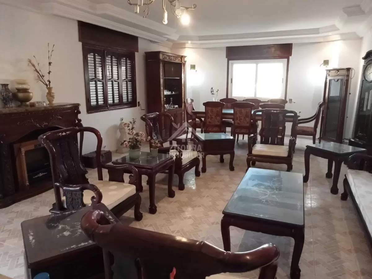 à louer un étage de villa s+4 à soukra