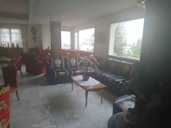 A VENDRE une villa R+2 a el manzah 6