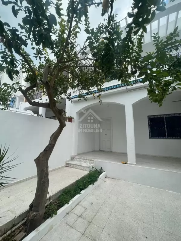 un Duplex totalement rénové à la Marsa