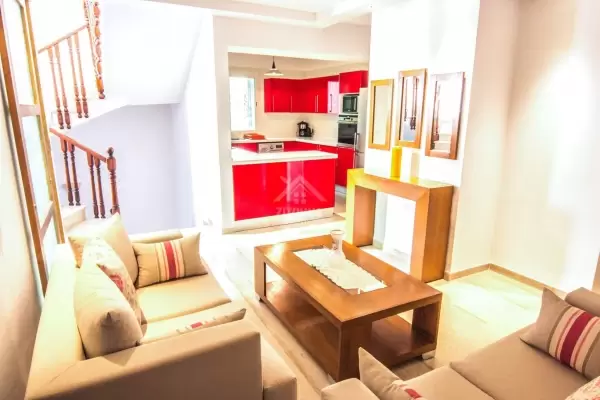 A louer un appartement meublé à Cite Ennaser