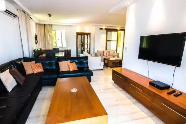 A louer un appartement meublé à Cite Ennaser