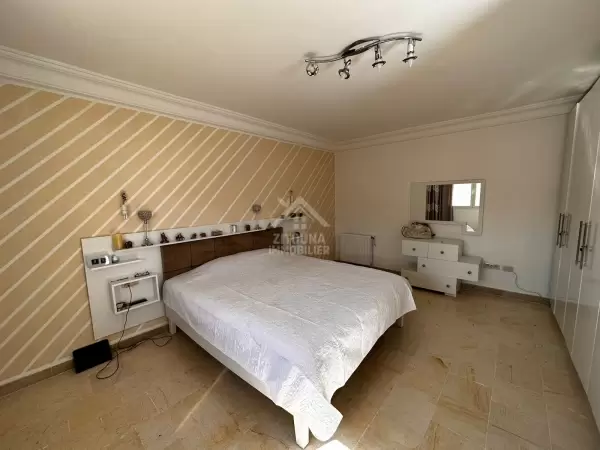A vendre deux étages d'une villa à Ezzahra