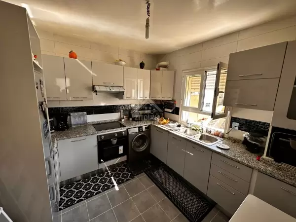 A vendre deux étages d'une villa à Ezzahra
