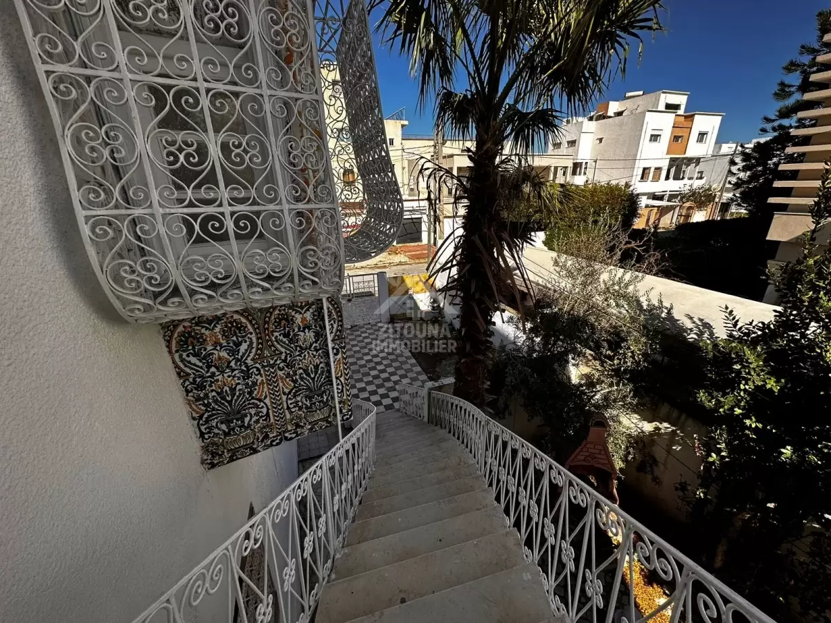 A vendre deux étages d'une villa à Ezzahra