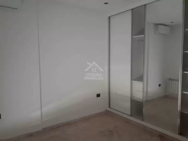 A louer un duplex s+3 à la Marsa Cite El Mareh