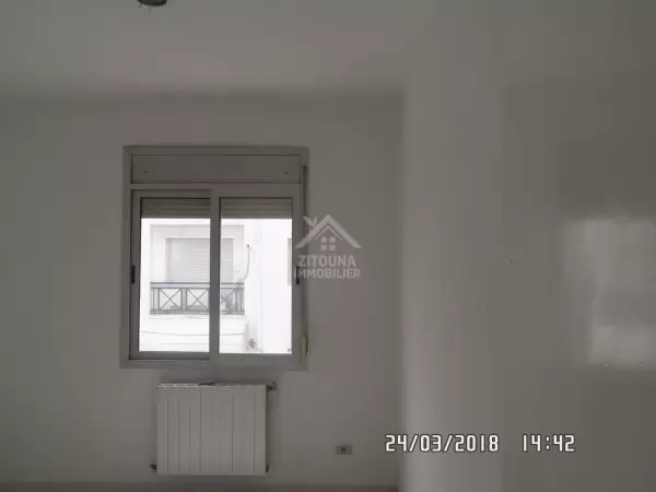 A louer un appartement S+2 au Lac 1 à usage bureautique