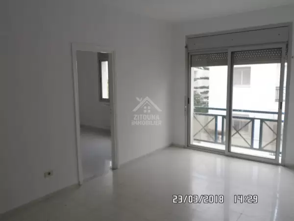 A louer un appartement S+2 au Lac 1 à usage bureautique