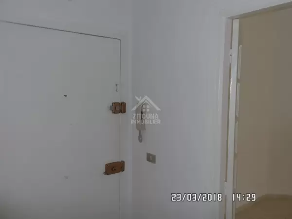 A louer un appartement S+2 au Lac 1 à usage bureautique
