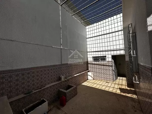 A louer une grande villa à usage Bureautique à Montfleury Tunis