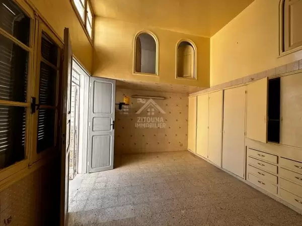 A louer une grande villa à usage Bureautique à Montfleury Tunis
