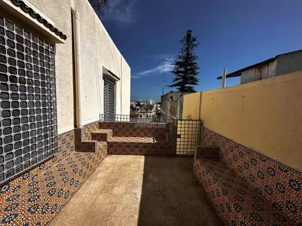 A louer une grande villa à usage Bureautique à Montfleury Tunis