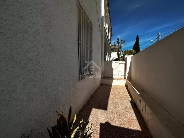 A louer un rez de chaussée de villa à La Marsa Ville
