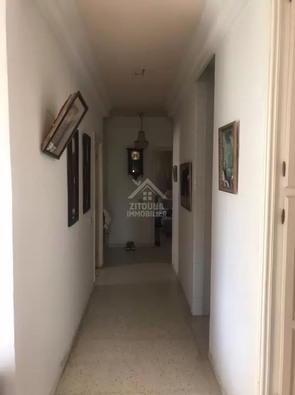 A vendre une villa de 460m² à la marsa