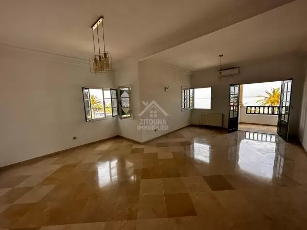 A louer un bel appartement s+3 avec vue sur mer à la Marsa