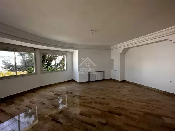 A louer une grande villa à la Marsa