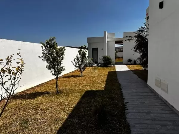 A vendre une villa de maître à Borj Touil