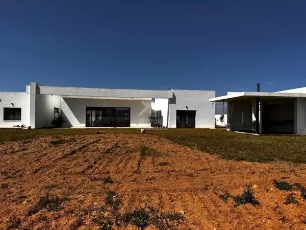 A vendre une villa de maître à Borj Touil