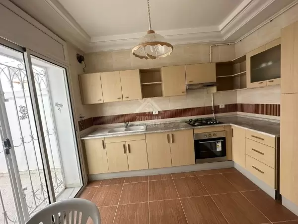 A louer un beau duplex avec jardin à la Marsa
