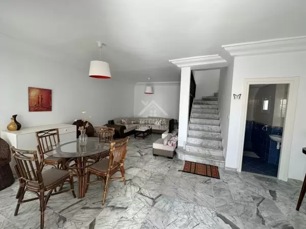 A louer un beau duplex avec jardin à la Marsa
