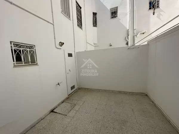 A louer un beau duplex avec jardin à la Marsa