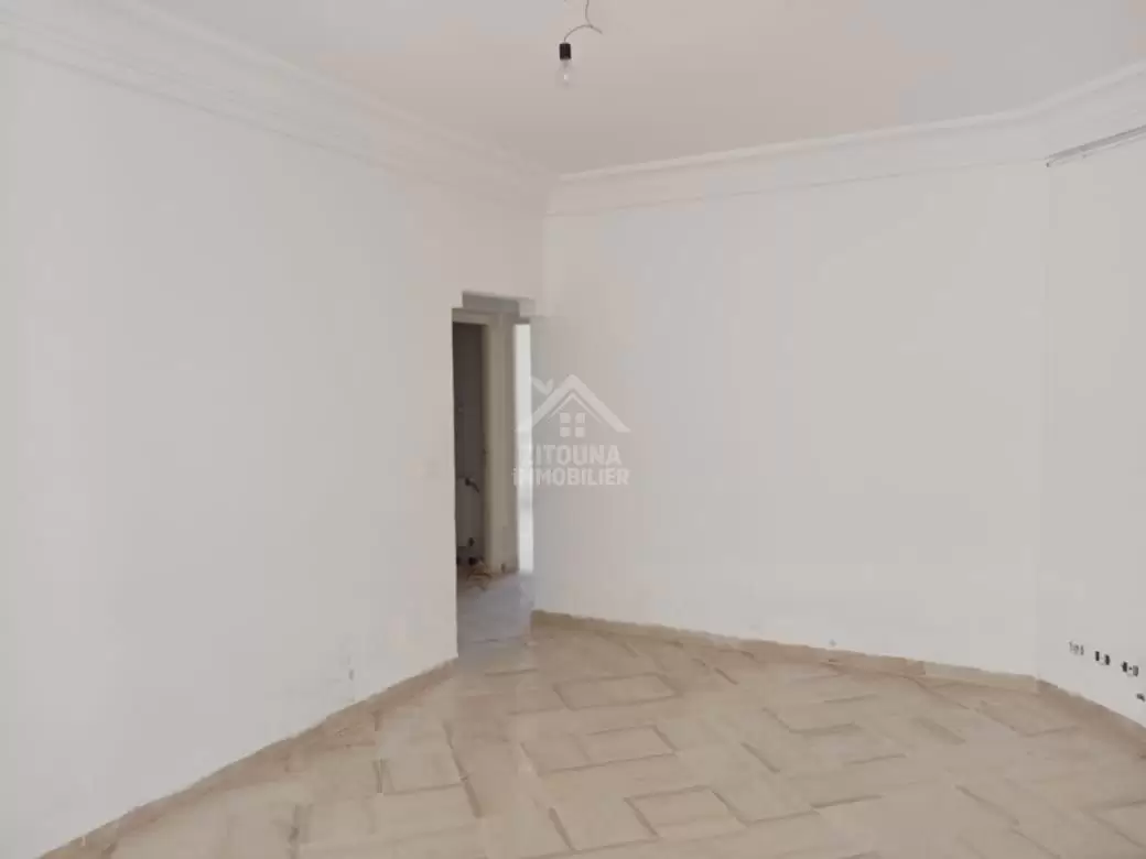 A Vendre un appartement s+2 à Cite Rabia