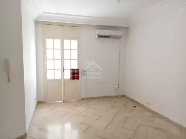 A Vendre un appartement s+2 à Cite Rabia