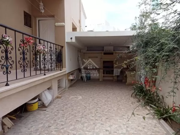 A vendre une belle villa à l'aouina