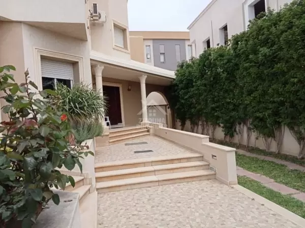 A vendre une belle villa à l'aouina