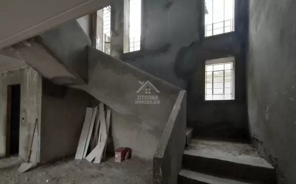 A Vendre une villa inachevée à Gammarth
