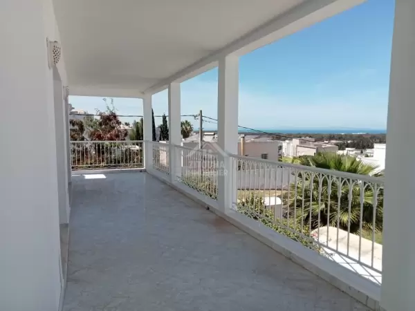 A louer une belle villa à Gammarth avec piscine