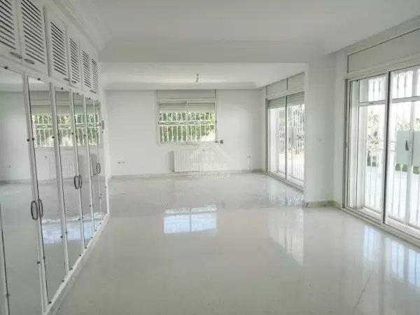 A louer une belle villa à Gammarth avec piscine