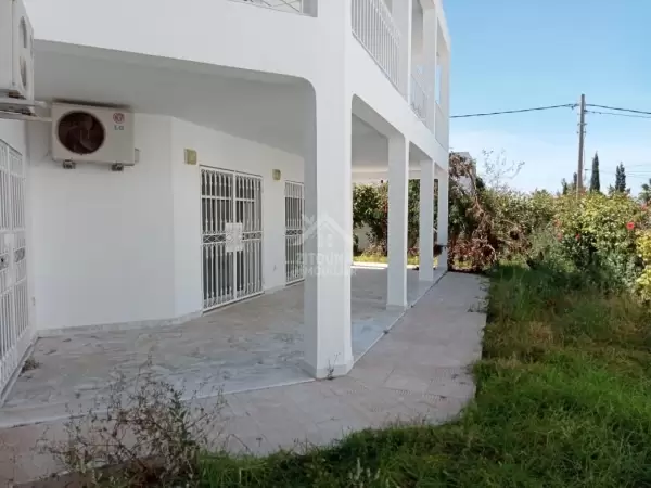 A louer une belle villa à Gammarth avec piscine