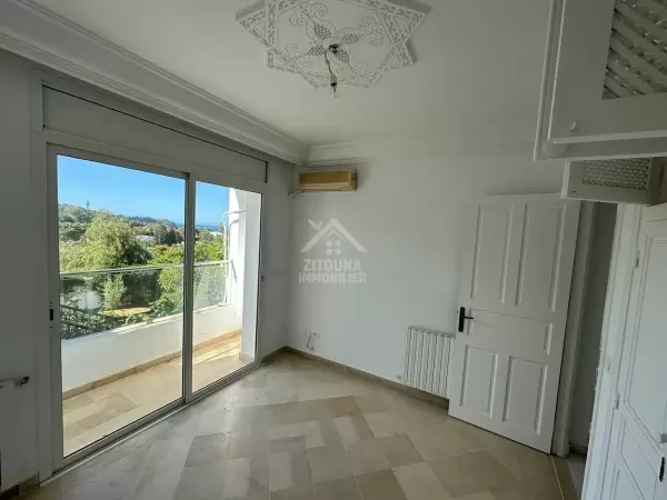A Louer une villa de maître à la Marsa Cube