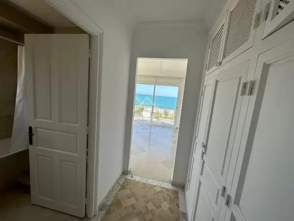 A Louer une villa de maître à la Marsa Cube